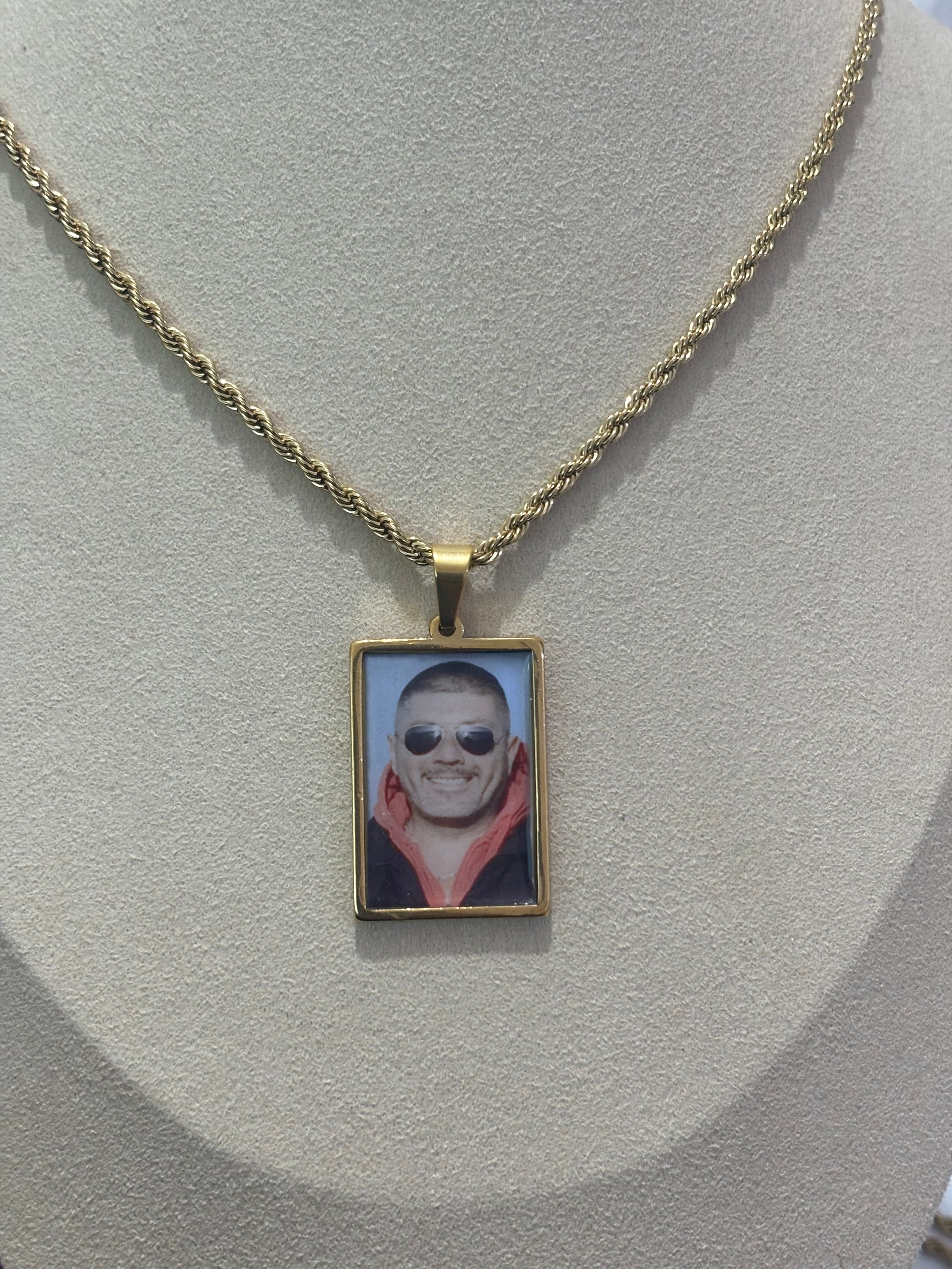 Collana a forma rettangolare